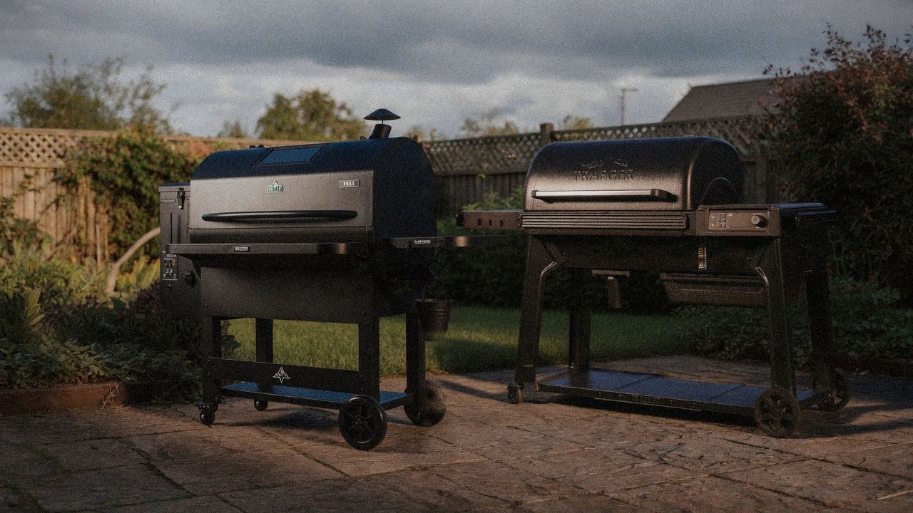 Morning patio with the Green Mountain Grills Peak and the Traeger Woodridge Pro, unboxing-day mood