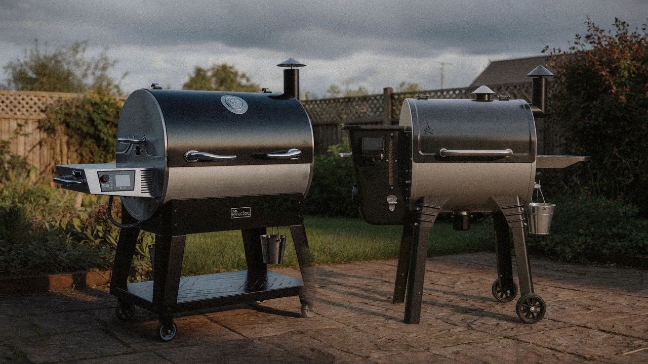 Morning patio with the recteq Flagship 1600 and the Camp Chef Woodwind WiFi 24, unboxing-day mood