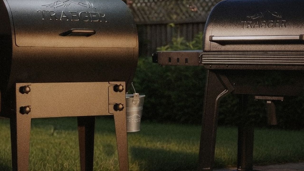 Close comparison of the Traeger Tailgater 20 controller next to the Traeger Woodridge Pro controller